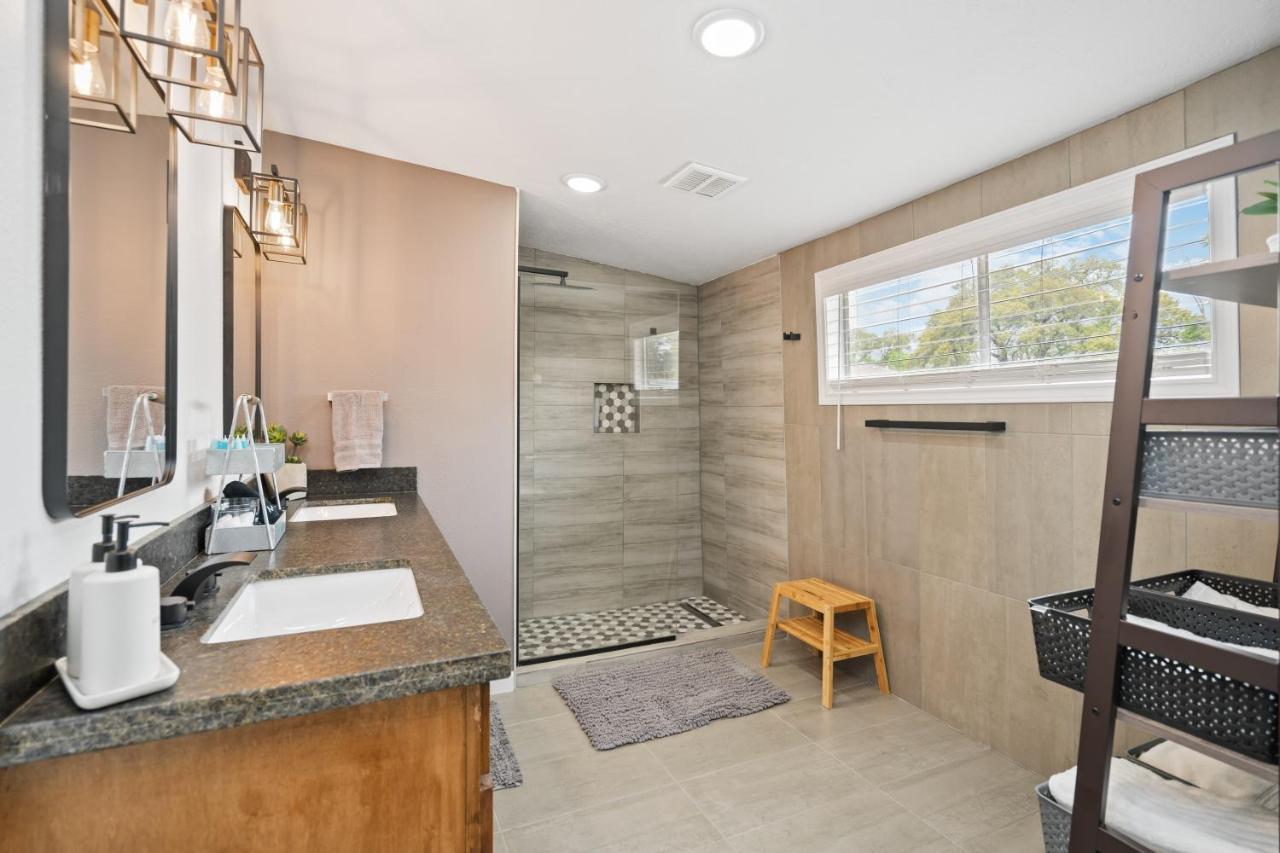 The Gated Modern Home Near Nrg And Medical Center Houston Exterior foto
